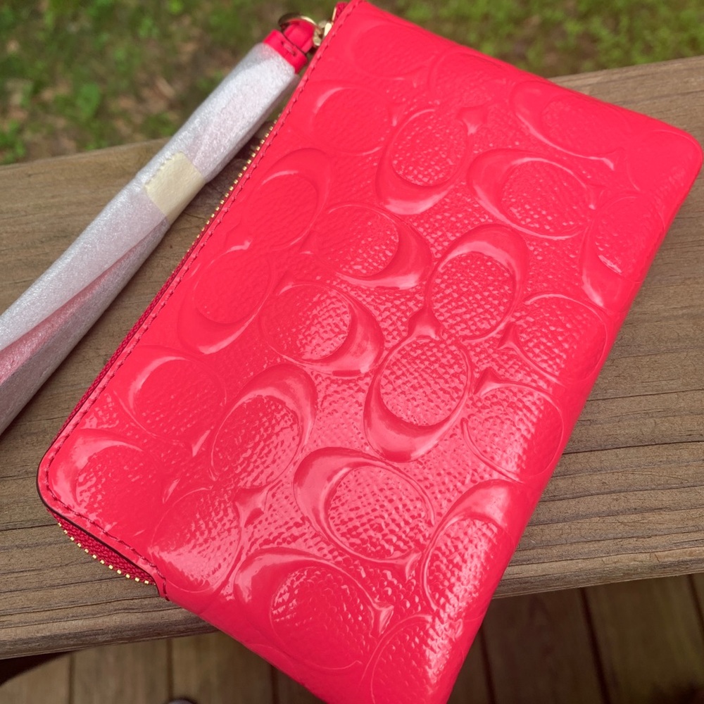 Authentic COACH patent signature logo wristlet ❤️ - Picture 6 of 10
